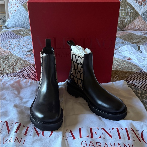 VALENTINO GARAVANI NWT MENS 42 Beatle Black Ankle Boots. Calf Leather! Elegant main image 5